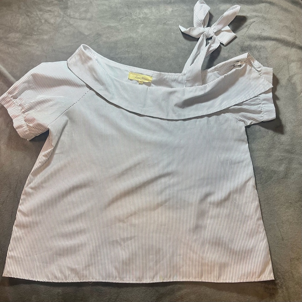 Love Notes Tie Shoulder Top sz S striped summer short sleeve White Black